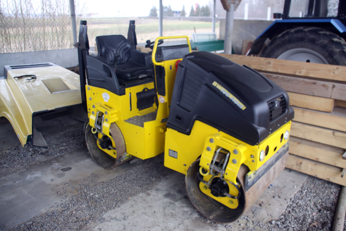 BOMAG BW100 roller compactor