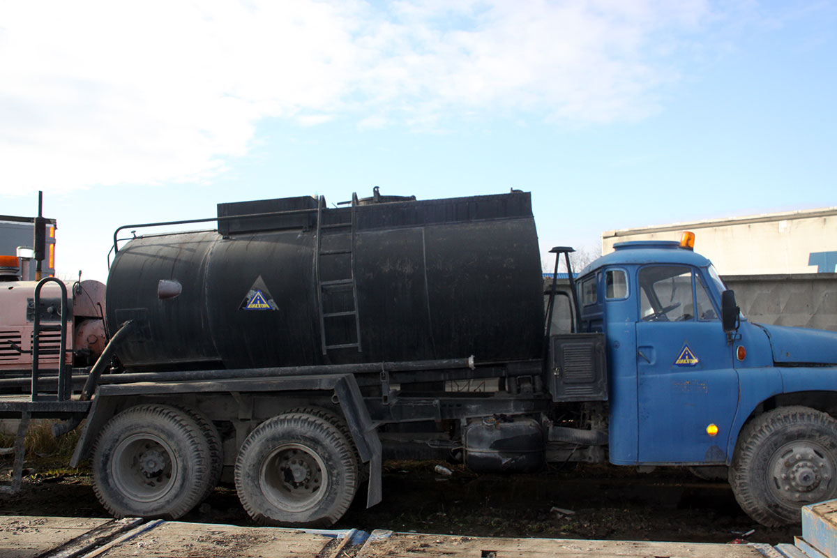 Tatra 148 bitumen tank